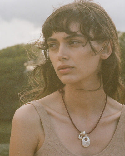 The Reader on the Shore Choker